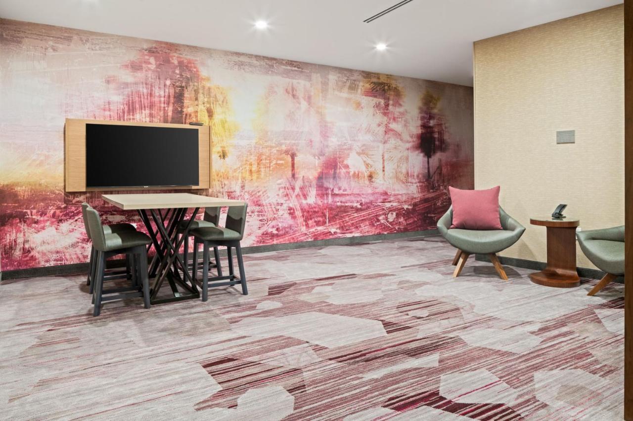 Отель Courtyard By Marriott Houston Northeast Экстерьер фото